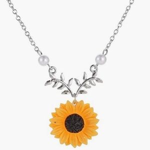 Qiqiluxi Sweet Sunflower Pearl Leaf Pendant Necklace